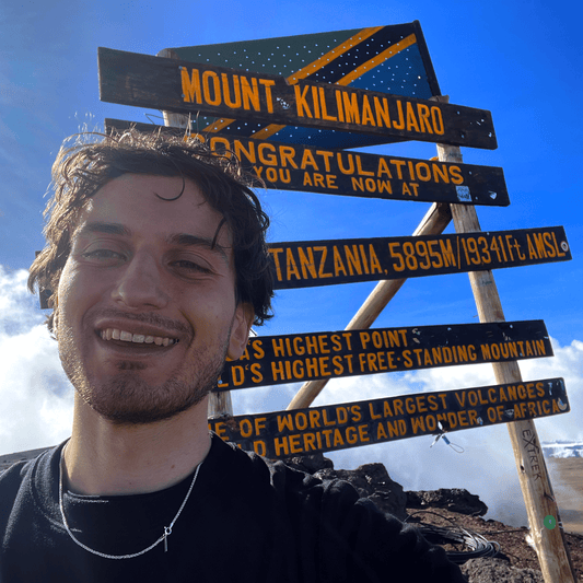 Akbar Conquers Kilimanjaro - Runder Biltong 