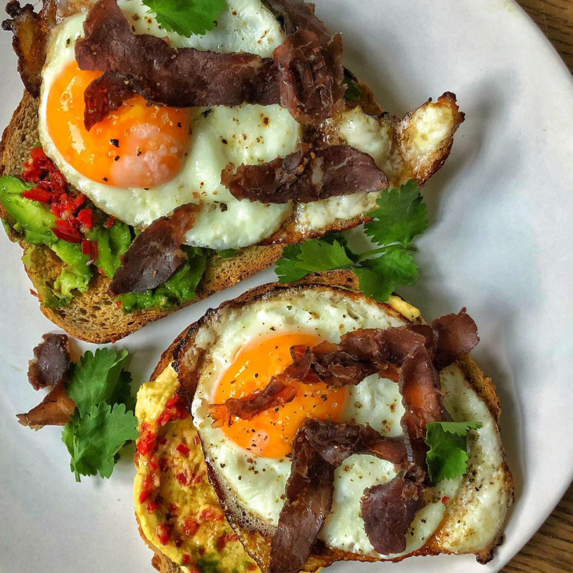 Quick Crispy Chilli Eggs with Biltong Slices